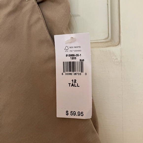 NWT Gap Khakis, High Rise - Picture 4 of 7